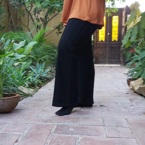 23CW21 Straight-Leg Ribbed-Knit Pants