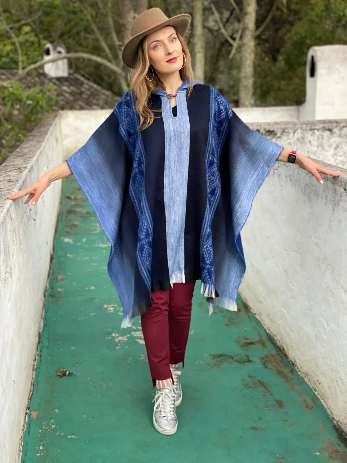 Chiriacu - Lightweight Baby Alpaca Hooded Poncho - Deep Blue - unisex