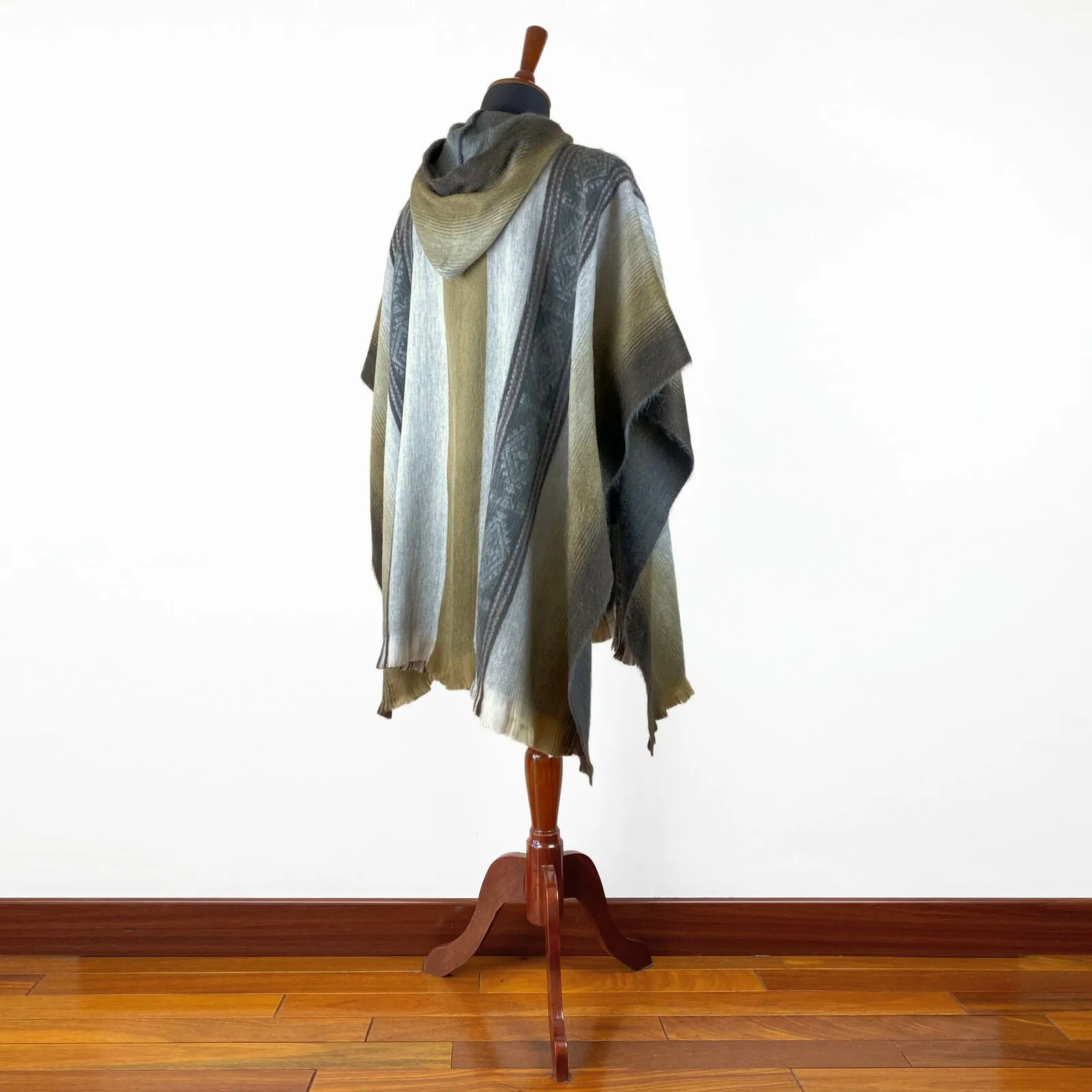 Curaray - Lightweight Baby Alpaca Hooded Poncho - Gray/Tobacco - Unisex