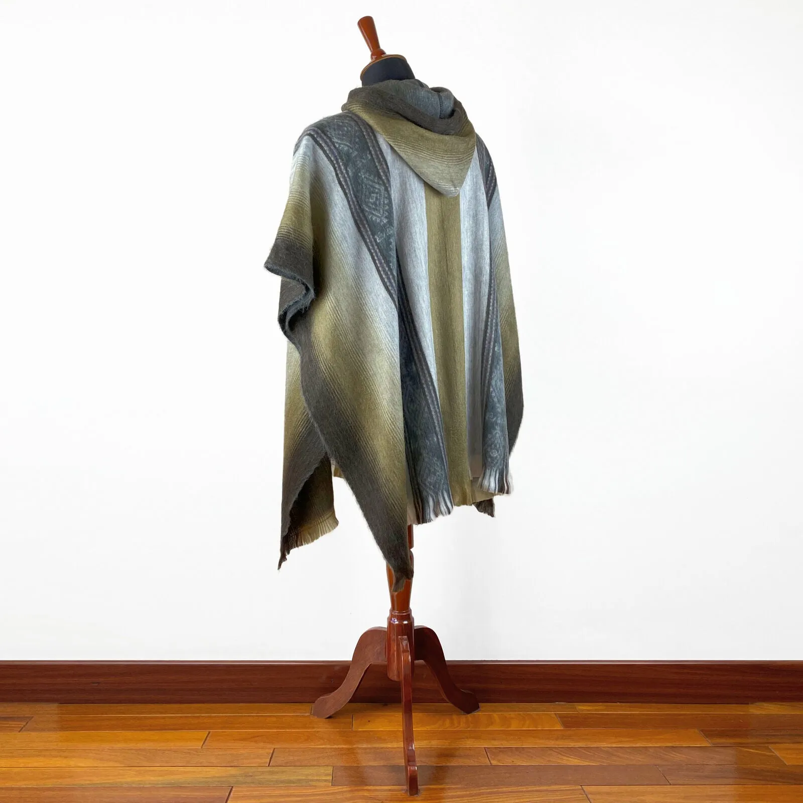 Curaray - Lightweight Baby Alpaca Hooded Poncho - Gray/Tobacco - Unisex