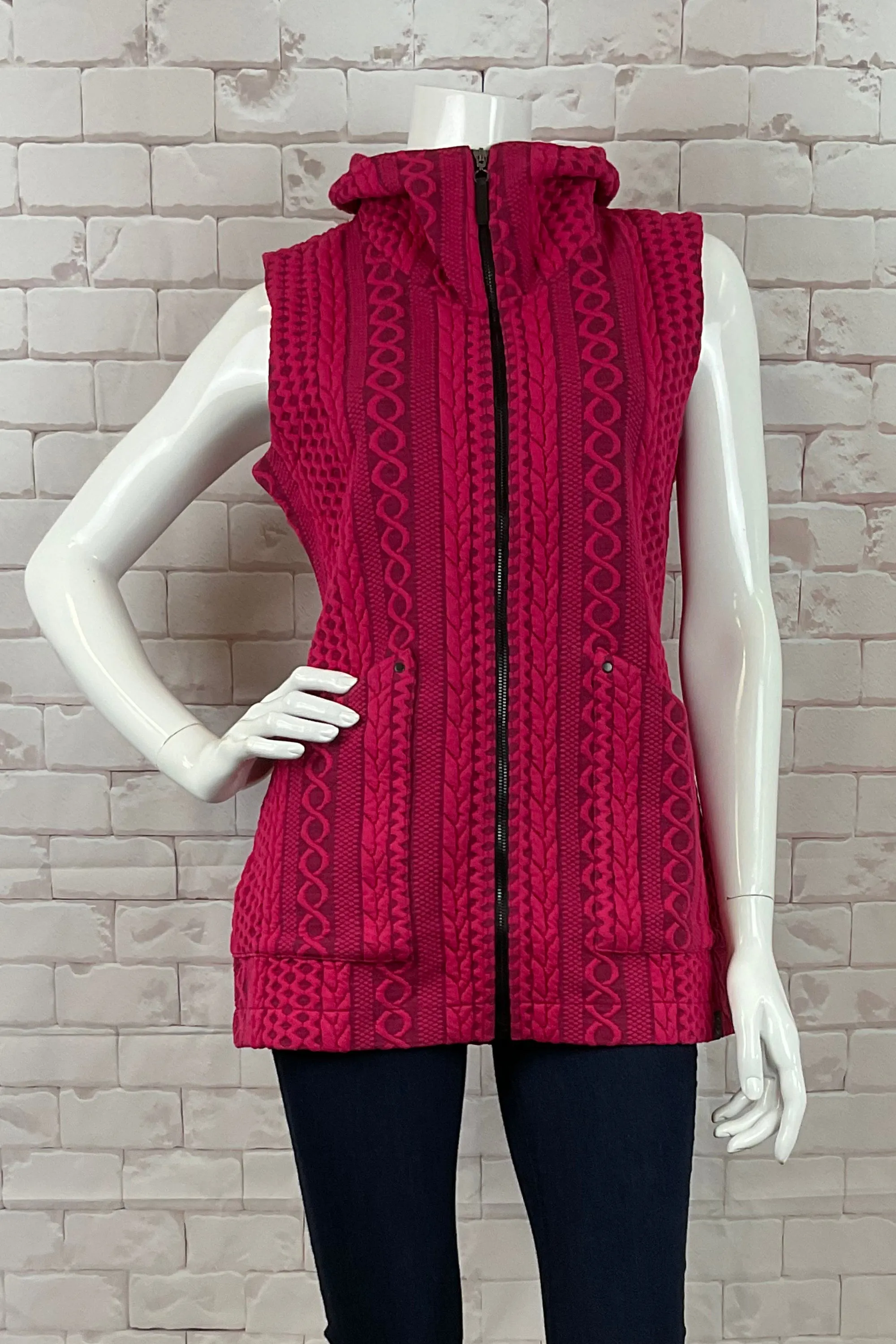 EMBOSSED CABLE ZIP VEST