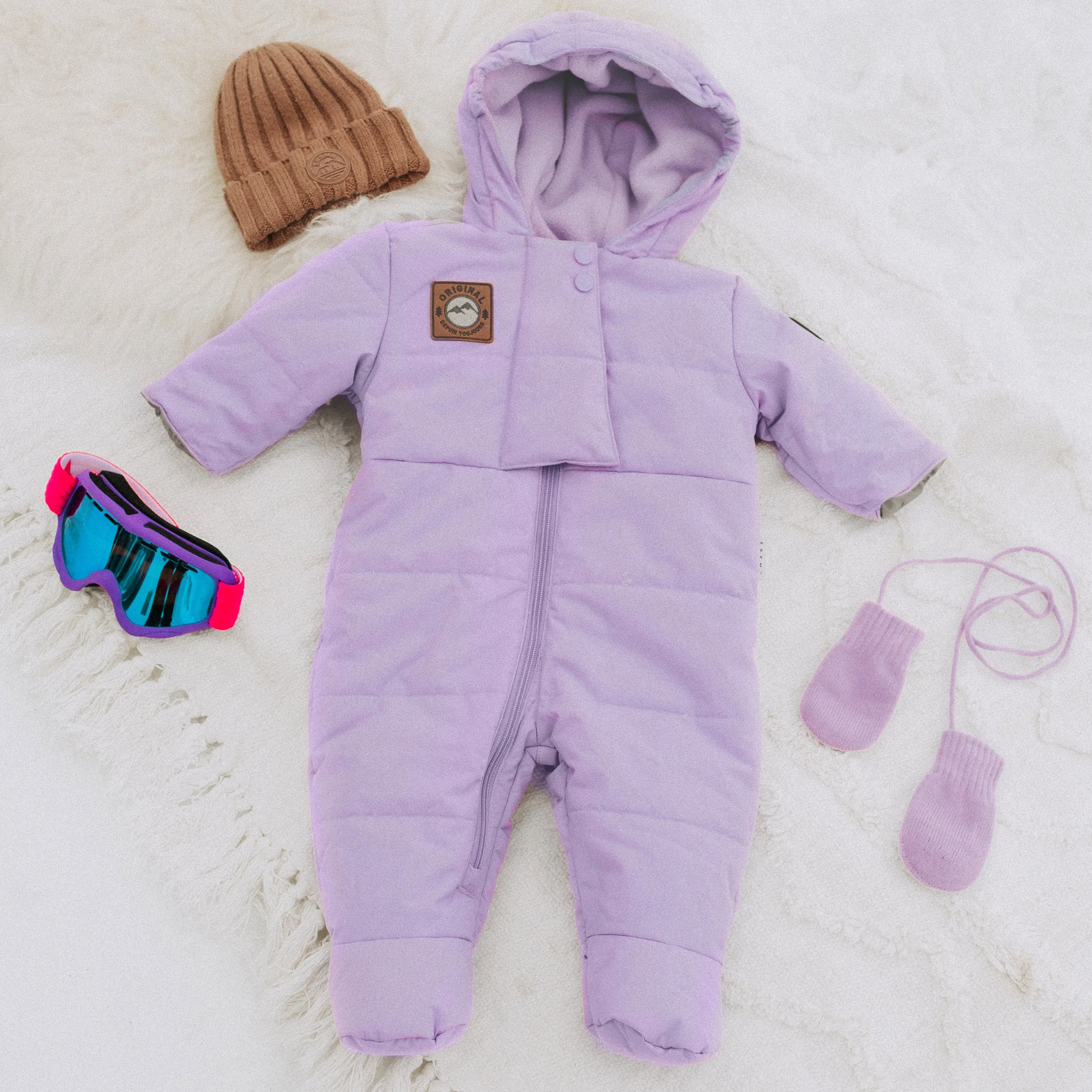 Habit de neige matelassé mauve une-pièce avec capuchon, bébé || One-piece purple padded snowsuit with hood, baby