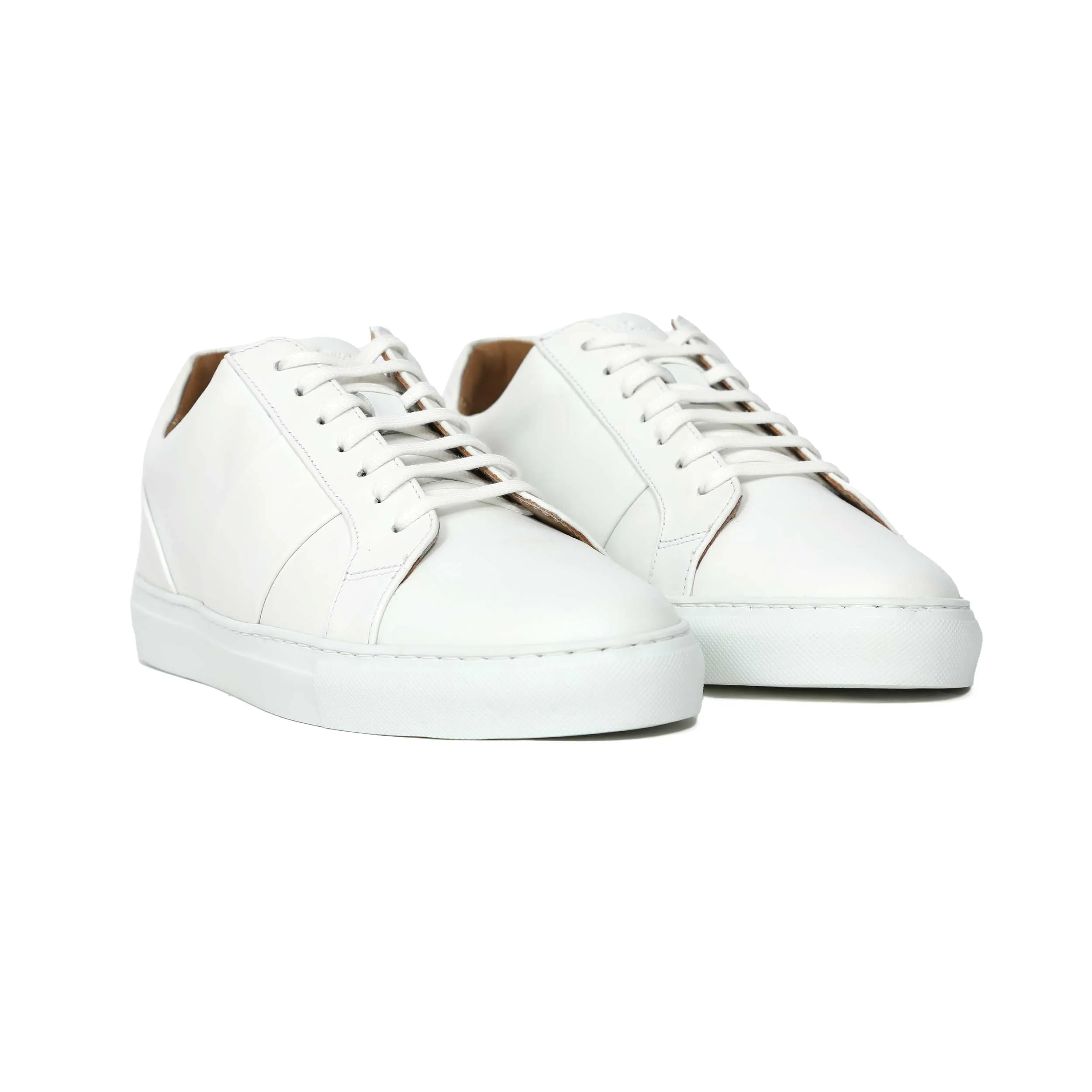 Oliver Sweeney Kendal Trainer in White